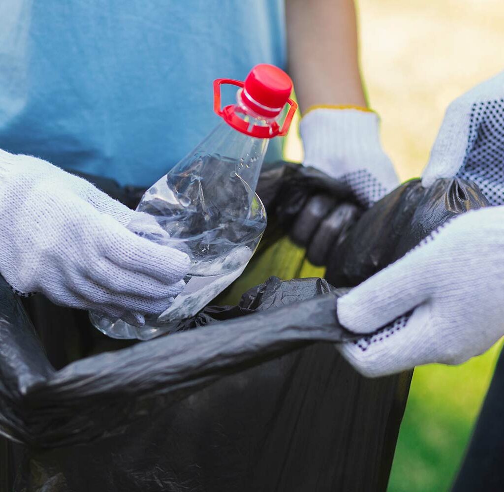 volunteers collecting recyclable plastic bottles i 2021 08 26 16 33 25 utc